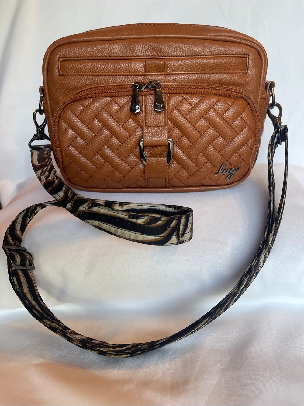 Lug Crossbody - Picture 4 of 6